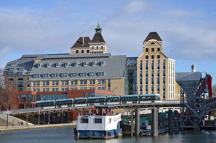 PANTIN-Tramway-canal-de-l'Ourcq