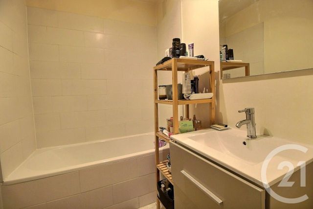 Appartement F4 à vendre - 4 pièces - 83.07 m2 - PANTIN - 93 - ILE-DE-FRANCE - Century 21 Ricard Immobilier