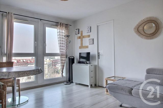 Afficher la photo en grand Appartement F3 à vendre - 3 pièces - 65.89 m2 - PANTIN - 93 - ILE-DE-FRANCE - Century 21 Ricard Immobilier