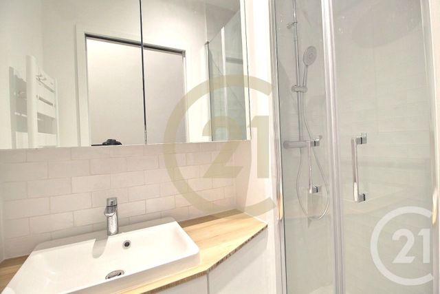 Appartement F2 à vendre - 2 pièces - 48.8 m2 - PANTIN - 93 - ILE-DE-FRANCE - Century 21 Ricard Immobilier