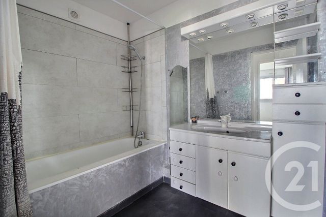 Appartement F3 à vendre - 3 pièces - 75.23 m2 - PANTIN - 93 - ILE-DE-FRANCE - Century 21 Ricard Immobilier