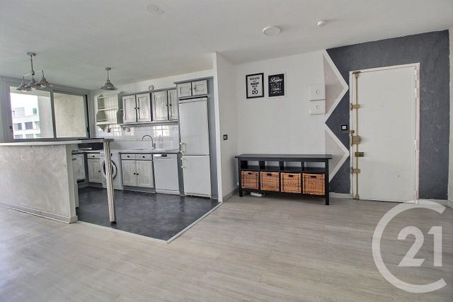 Appartement F3 à vendre - 3 pièces - 75.23 m2 - PANTIN - 93 - ILE-DE-FRANCE - Century 21 Ricard Immobilier