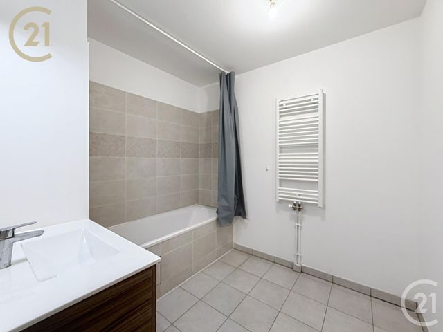 Appartement à louer - 3 pièces - 55.06 m2 - NOISY LE SEC - 93 - ILE-DE-FRANCE - Century 21 Ricard Immobilier