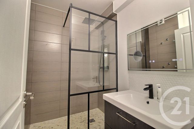 Afficher la photo en grand Appartement T3 à vendre - 3 pièces - 56.0 m2 - PANTIN - 93 - ILE-DE-FRANCE - Century 21 Ricard Immobilier