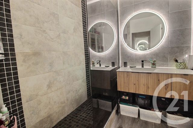 Appartement F5 à vendre - 5 pièces - 100.57 m2 - PANTIN - 93 - ILE-DE-FRANCE - Century 21 Ricard Immobilier