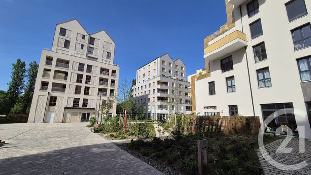 Appartement F3 à vendre - 3 pièces - 61.6 m2 - BOBIGNY - 93 - ILE-DE-FRANCE - Century 21 Ricard Immobilier