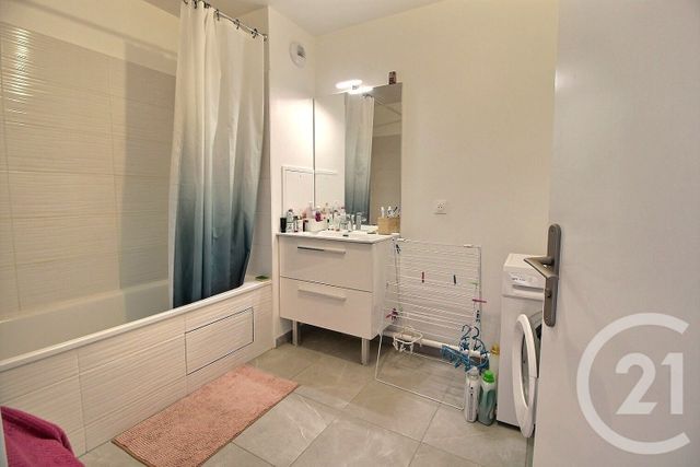 Appartement F3 à vendre - 3 pièces - 61.6 m2 - BOBIGNY - 93 - ILE-DE-FRANCE - Century 21 Ricard Immobilier