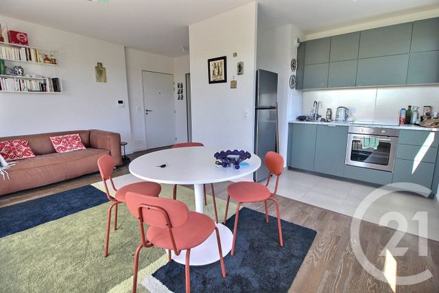 Appartement F3 à vendre - 3 pièces - 61.6 m2 - BOBIGNY - 93 - ILE-DE-FRANCE - Century 21 Ricard Immobilier