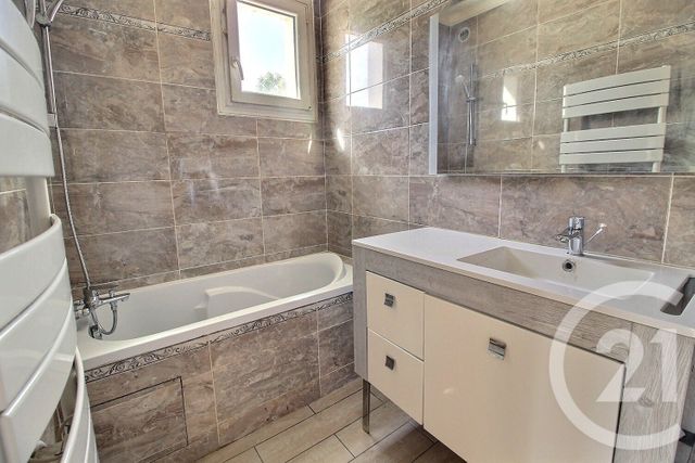 Appartement F2 à vendre - 2 pièces - 47.8 m2 - PANTIN - 93 - ILE-DE-FRANCE - Century 21 Ricard Immobilier
