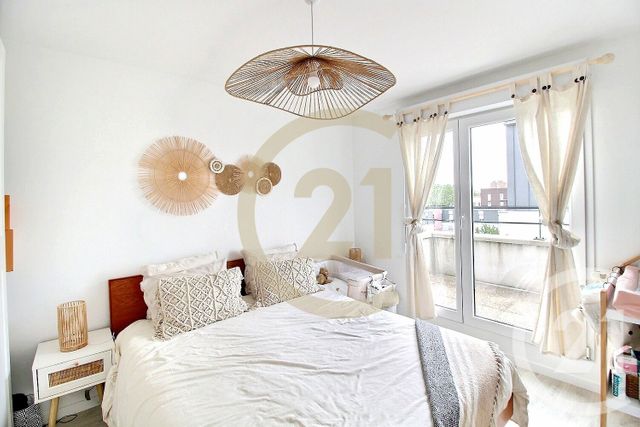 Appartement F4 à vendre - 4 pièces - 83.37 m2 - BOBIGNY - 93 - ILE-DE-FRANCE - Century 21 Ricard Immobilier