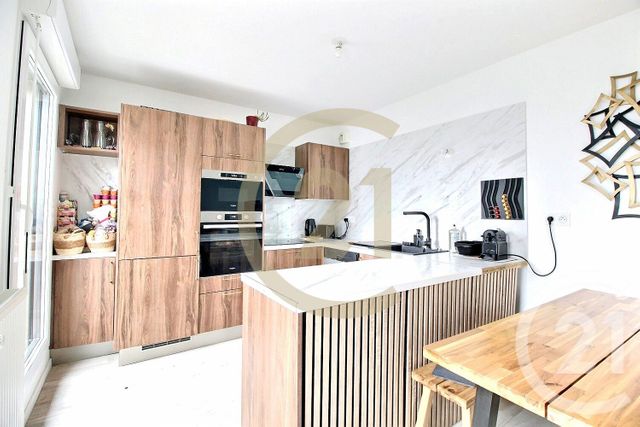 Appartement F4 à vendre - 4 pièces - 83.37 m2 - BOBIGNY - 93 - ILE-DE-FRANCE - Century 21 Ricard Immobilier