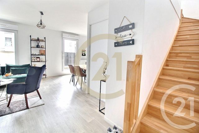 Appartement F4 à vendre - 4 pièces - 83.37 m2 - BOBIGNY - 93 - ILE-DE-FRANCE - Century 21 Ricard Immobilier