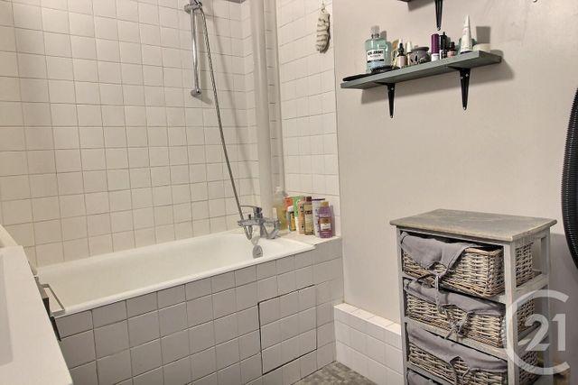 Appartement F2 à vendre - 2 pièces - 46.82 m2 - PANTIN - 93 - ILE-DE-FRANCE - Century 21 Ricard Immobilier
