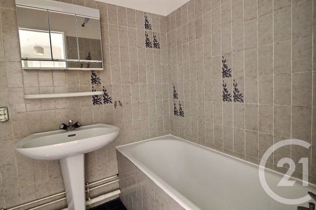 Appartement F3 à vendre - 3 pièces - 70.45 m2 - PANTIN - 93 - ILE-DE-FRANCE - Century 21 Ricard Immobilier