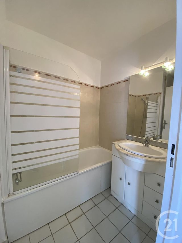Appartement F1 à louer - 1 pièce - 33.46 m2 - LIVRY GARGAN - 93 - ILE-DE-FRANCE - Century 21 Ricard Immobilier